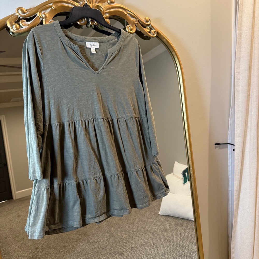 Cute fun flowy top